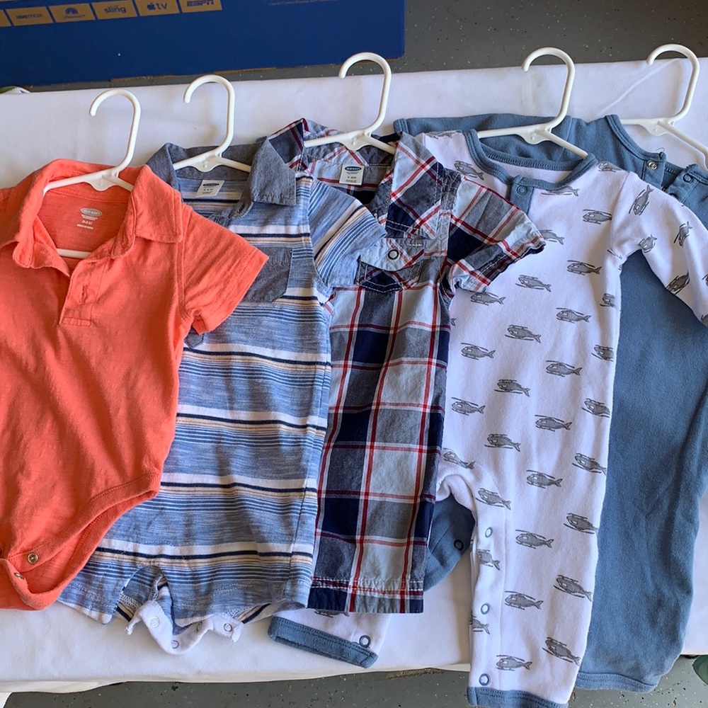 3-6 m bundle. Long sleeve and short sleeve rompers